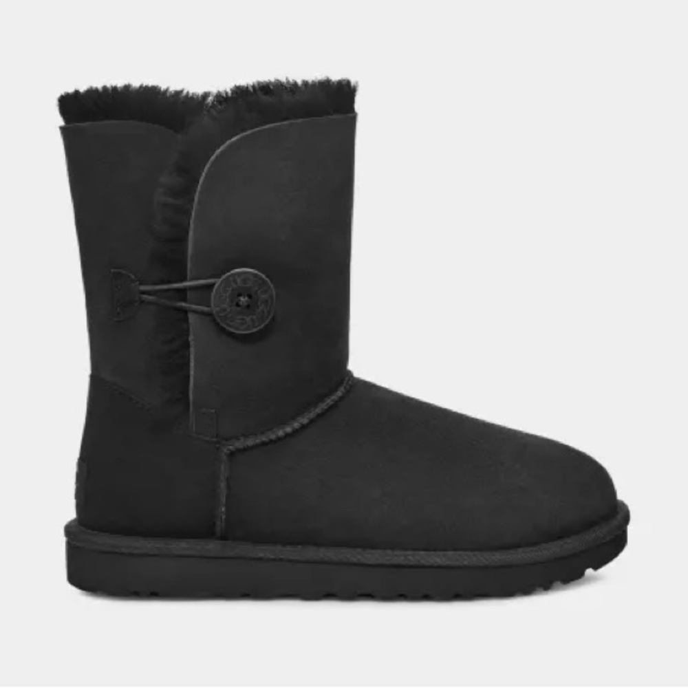 UGG | Bailey Button II